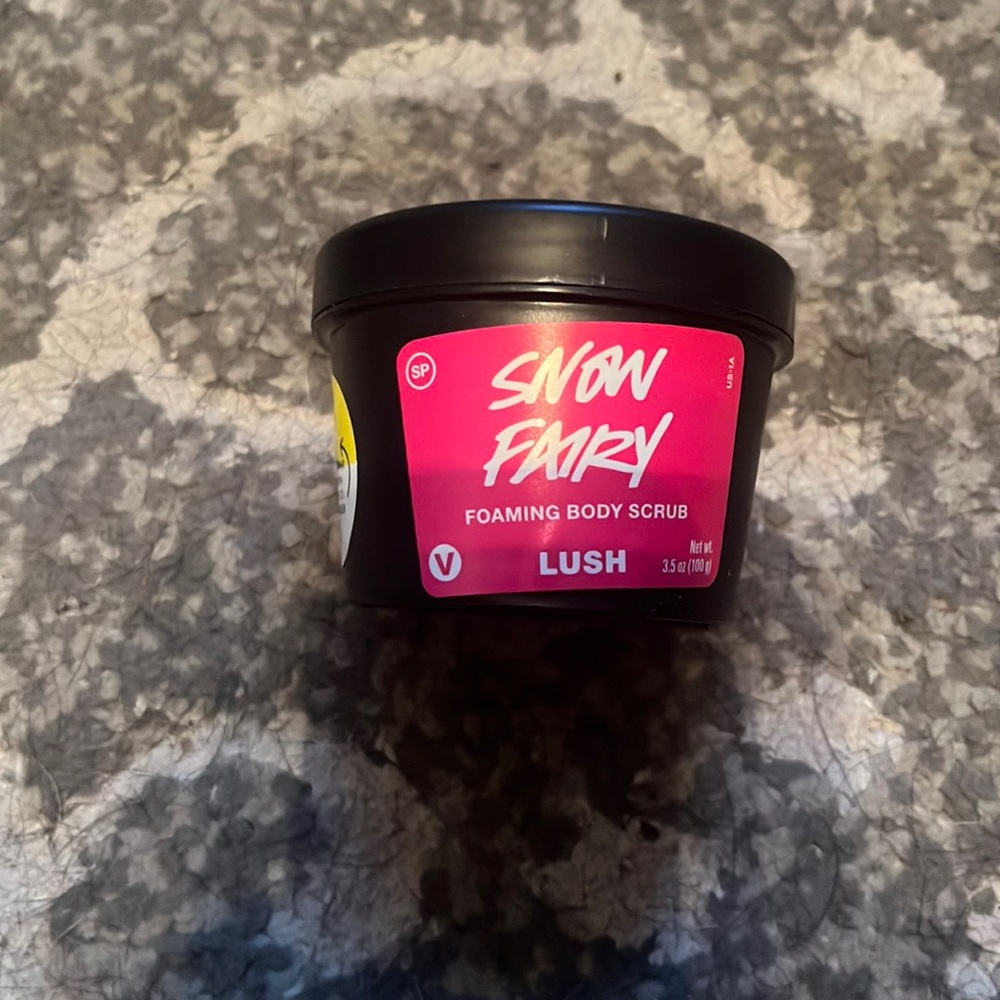Lush cosmetics Snow fairy foaming body scrub